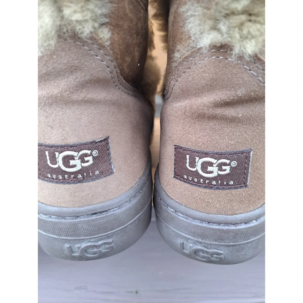 UGG Australia Women's Sundance II Revival Winter Chestnut Boots 9 W Sheepskin